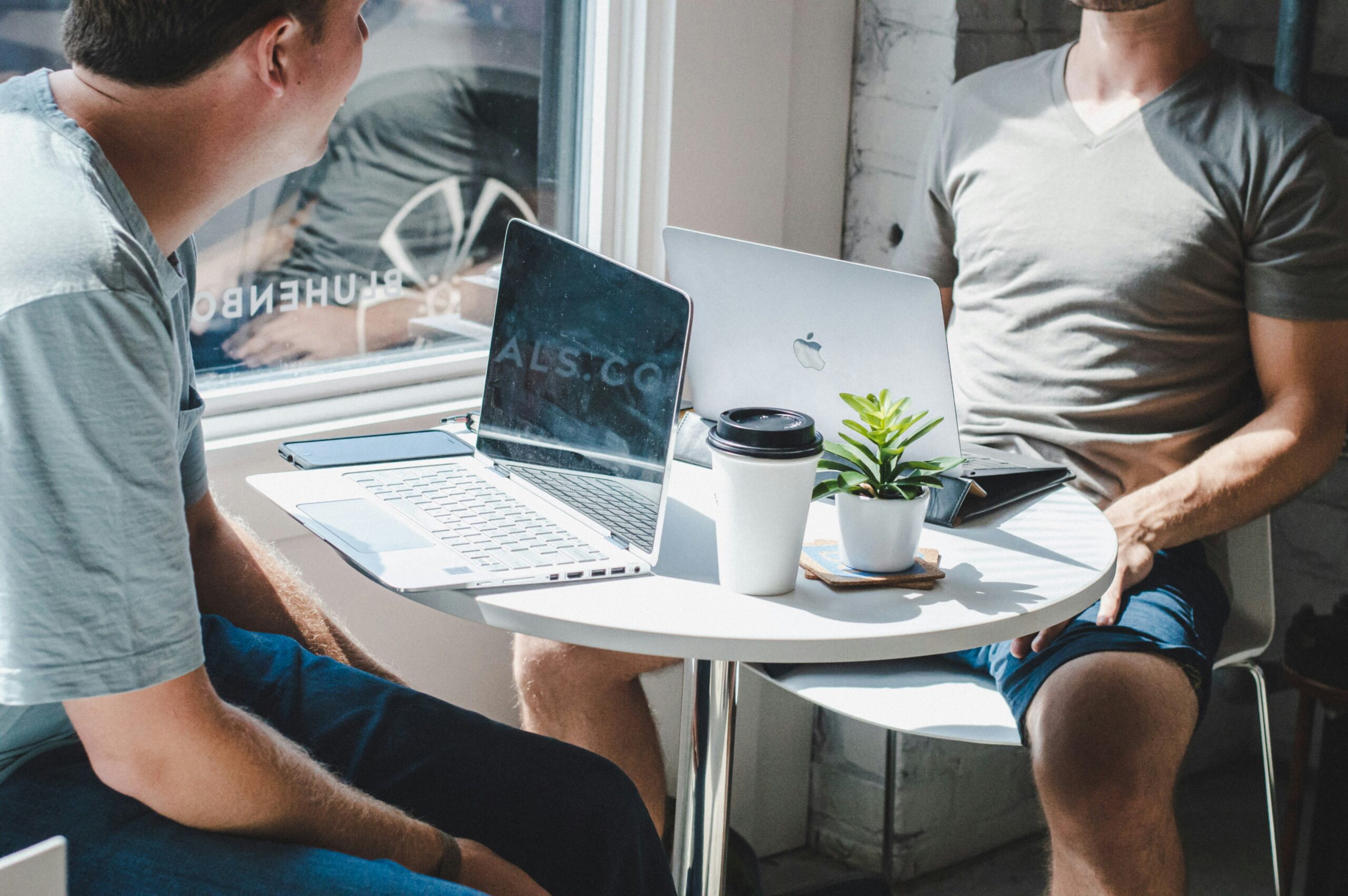 Alpine Life Coaching - two people in coffee shop